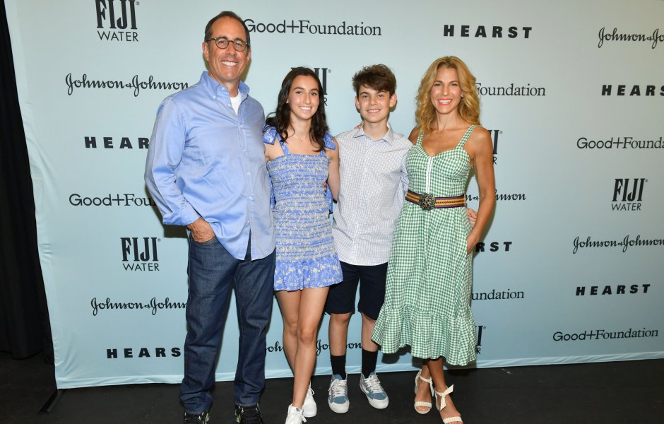 Jerry Seinfeld poses with wife Jessica and kids on red carpet