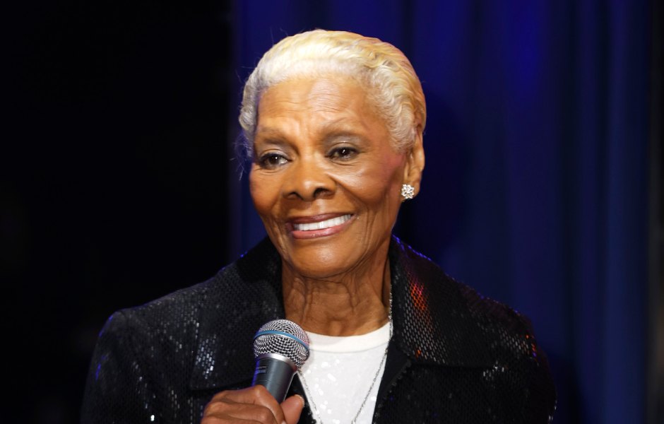 Dionne Warwick holds microphone on stage