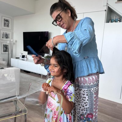 Hoda Kotb's daughter Hope gets a haircut at home 