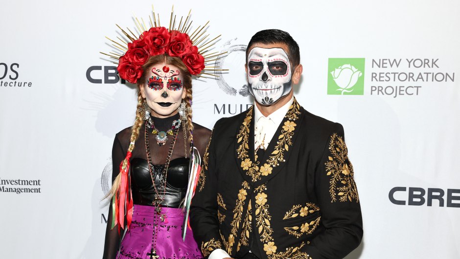 Kelly Ripa and Mark Consuelos wear face paint and Halloween costumes