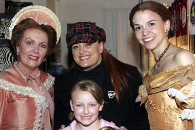 Wynonna Judd, daughter Grace and Sutton Foster pose together