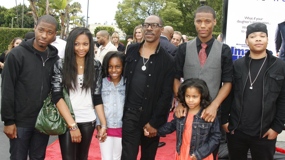 Eddie Murphy on the red carpet with his kids