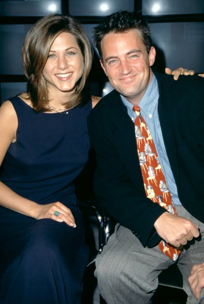 Jennifer Aniston sits next to Matthew Perry