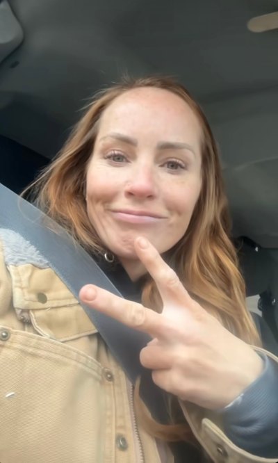 Mina Starsiak Hawk shows peace sign in selfie