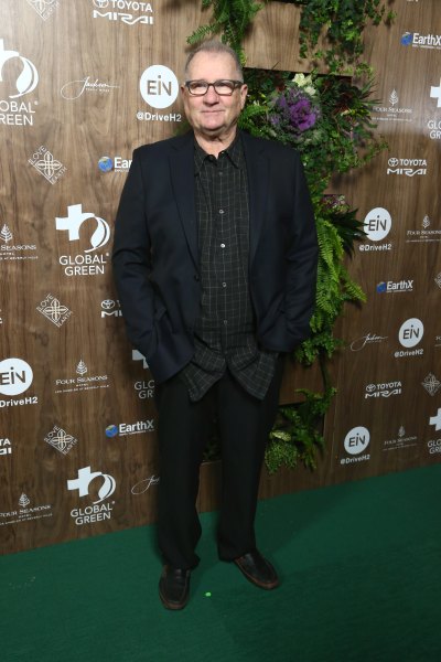 Ed O'Neill wears all-black outfit