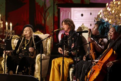Who Introduced Joni Mitchell at the 2024 Grammys? Inside Performance