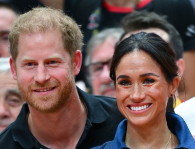 Prince Harry and Meghan Markle at volleyball game
