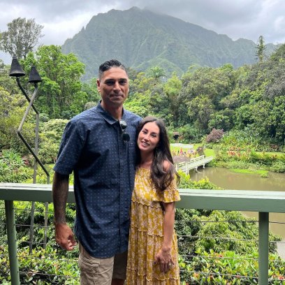 Renovation Aloha's Tristyn and Kamohai Kalama pose for a photo in front of scenic Hawiian mountainside