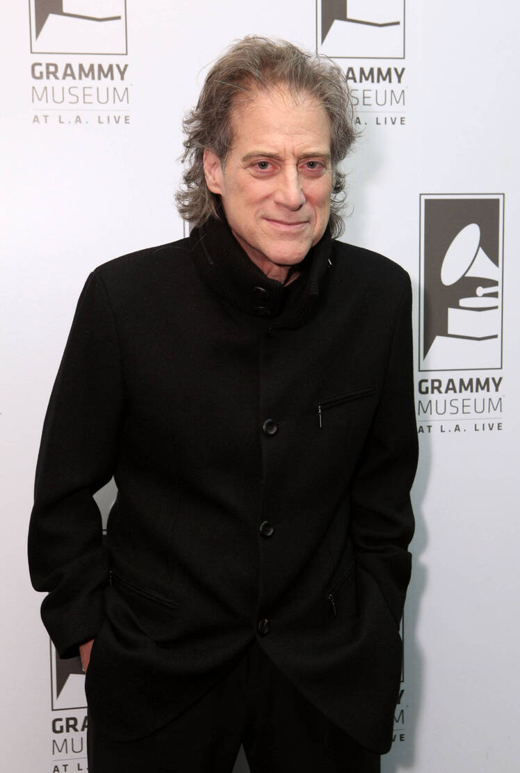 Richard Lewis' Wife Joyce Lapinsky: Inside Late Actor's Marriage - Vimarsana News